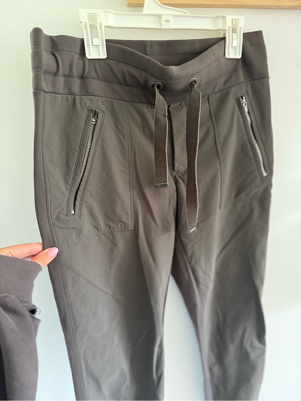 Athleta Jogger Track Sweatpants Size 8P - Picture 3 of 6